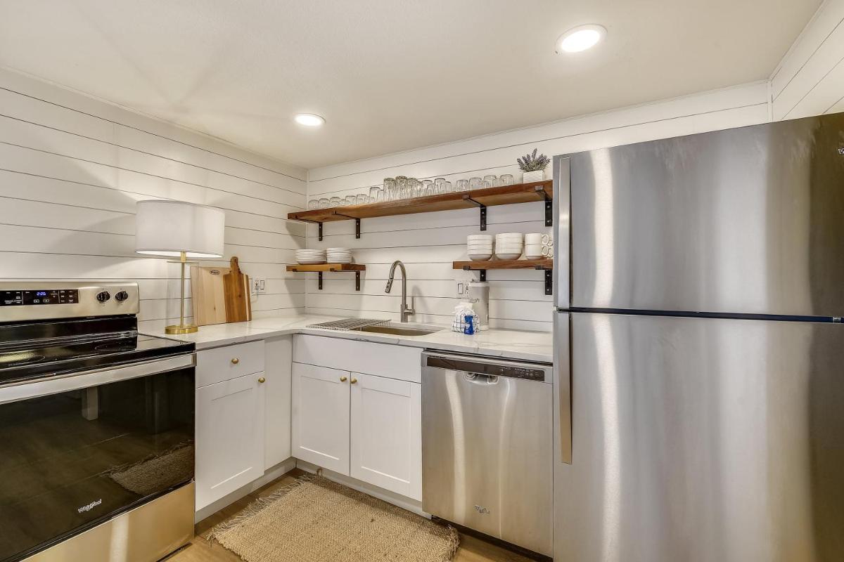 Pinnacle Port #A1-103 by Book That Condo - image 7