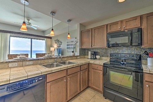PCB Condo Ocean View Balcony and Beach Access - image 10