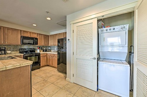 PCB Condo Ocean View Balcony and Beach Access - image 11