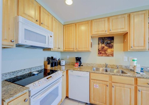 Splash Resort Condos by MC Luxury Rentals - image 15