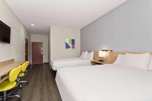 Microtel Inn & Suites by Wyndham Panama City - image 11