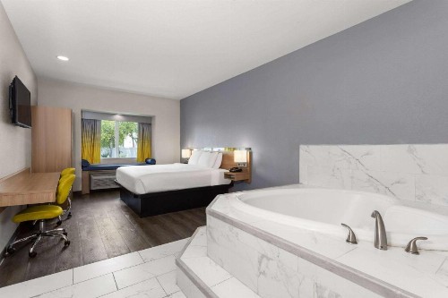 Microtel Inn & Suites by Wyndham Panama City - image 17