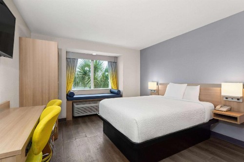 Microtel Inn & Suites by Wyndham Panama City - image 27