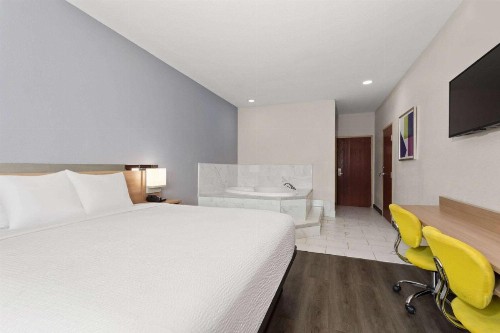 Microtel Inn & Suites by Wyndham Panama City - image 33