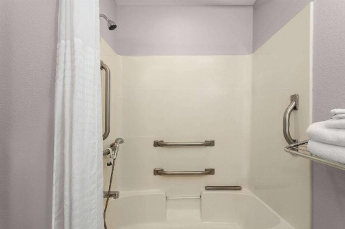 Microtel Inn & Suites by Wyndham Panama City - image 34