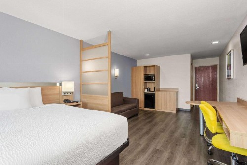 Microtel Inn & Suites by Wyndham Panama City - image 41
