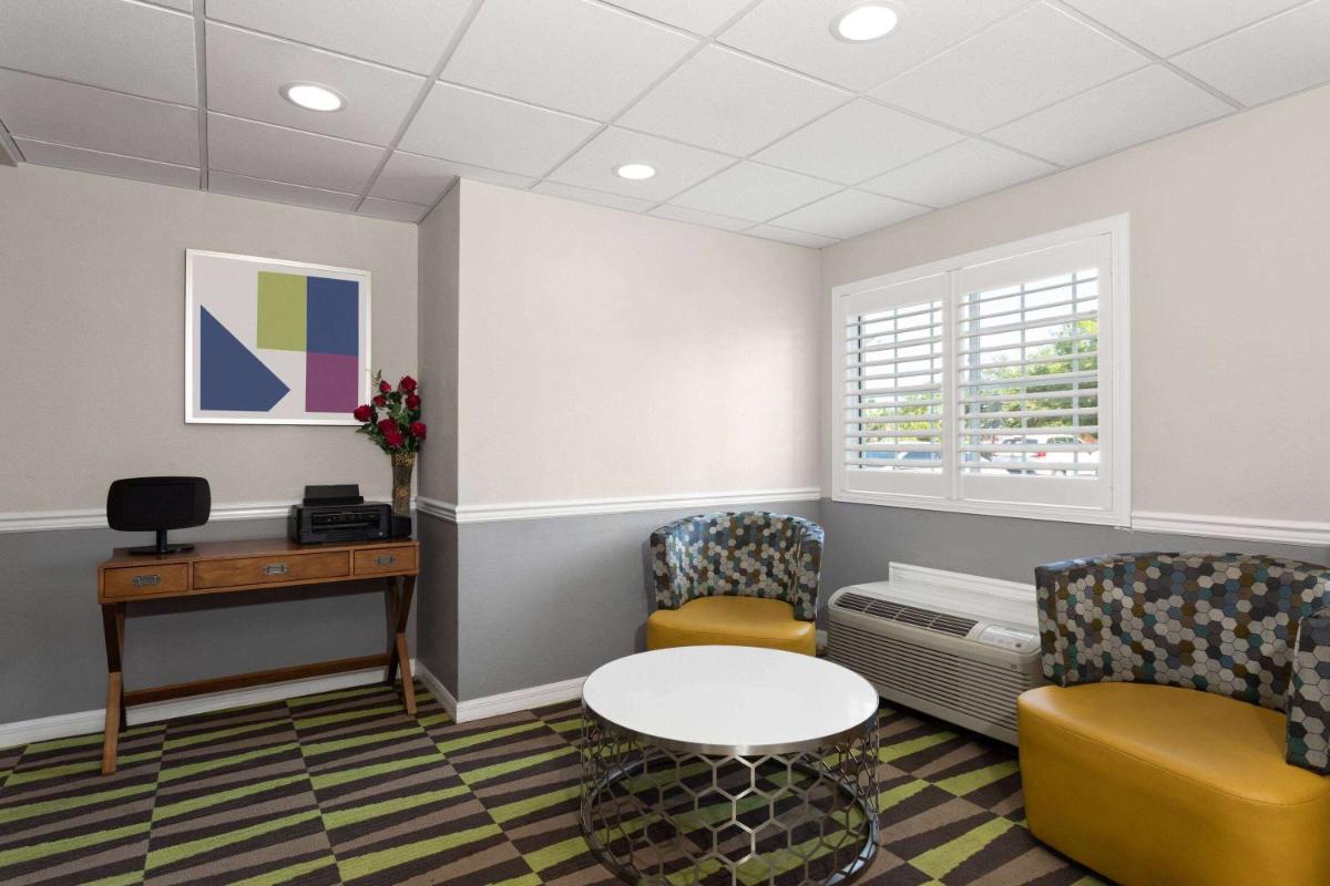 Microtel Inn & Suites by Wyndham Panama City - image 6