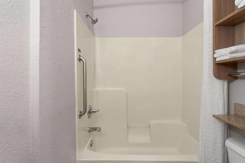 Microtel Inn & Suites by Wyndham Panama City - image 7