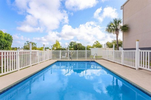 Microtel Inn & Suites by Wyndham Panama City - image 9