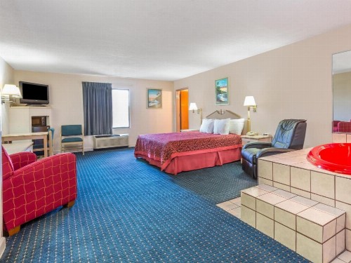 Days Inn by Wyndham Panama City/Callaway - image 10