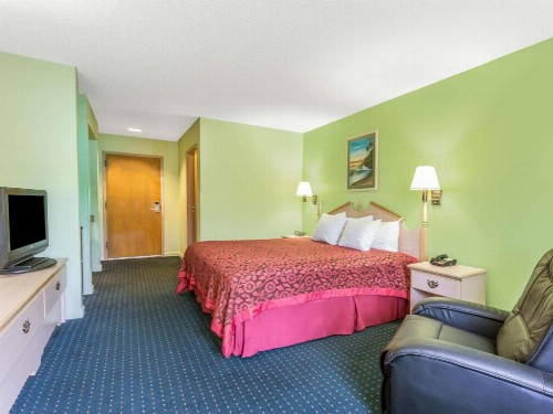 Days Inn by Wyndham Panama City/Callaway - image 15