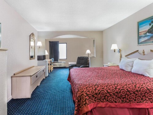Days Inn by Wyndham Panama City/Callaway - image 2