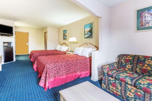 Days Inn by Wyndham Panama City/Callaway - image 24