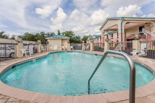 Days Inn by Wyndham Panama City/Callaway - image 5