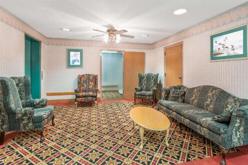 Days Inn by Wyndham Panama City/Callaway - image 7