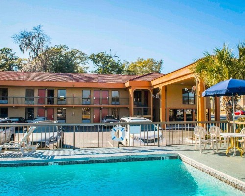Econo Lodge Panama City - image 11