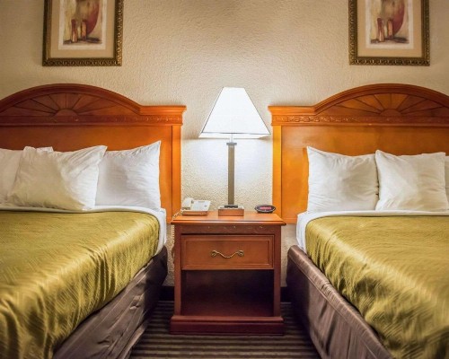 Econo Lodge Panama City - image 15