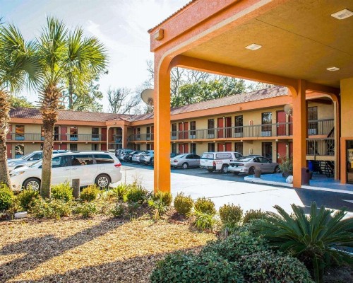 Econo Lodge Panama City - image 17