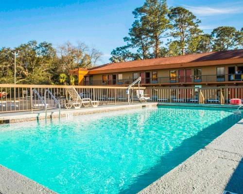 Econo Lodge Panama City - image 18