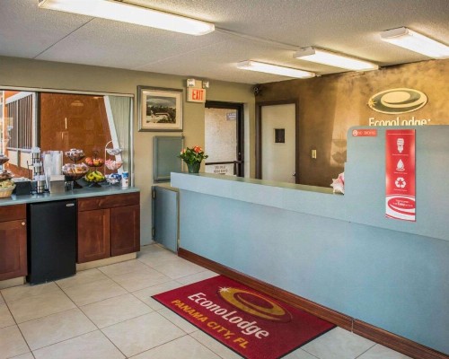 Econo Lodge Panama City - image 2