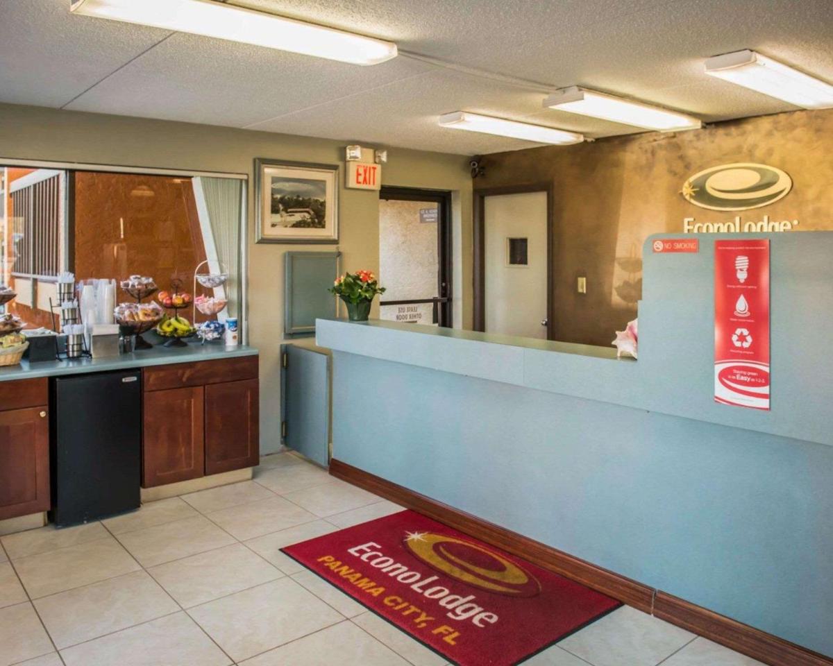 Econo Lodge Panama City - image 2