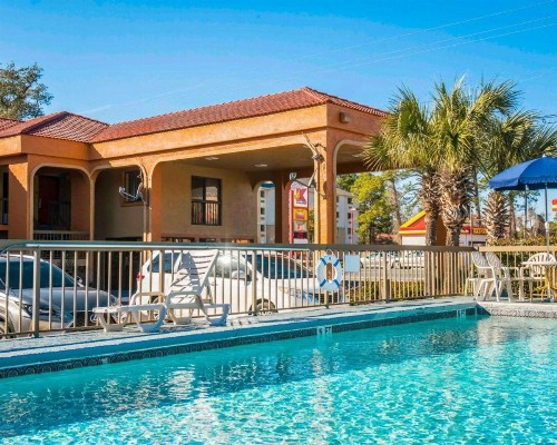Econo Lodge Panama City - image 20