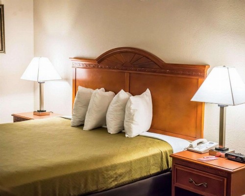 Econo Lodge Panama City - image 21