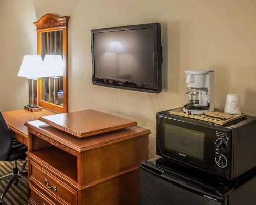 Econo Lodge Panama City - image 23
