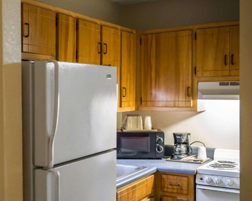 Econo Lodge Panama City - image 24