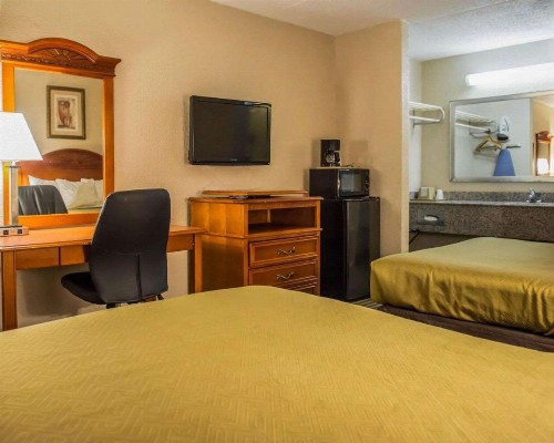 Econo Lodge Panama City - image 4