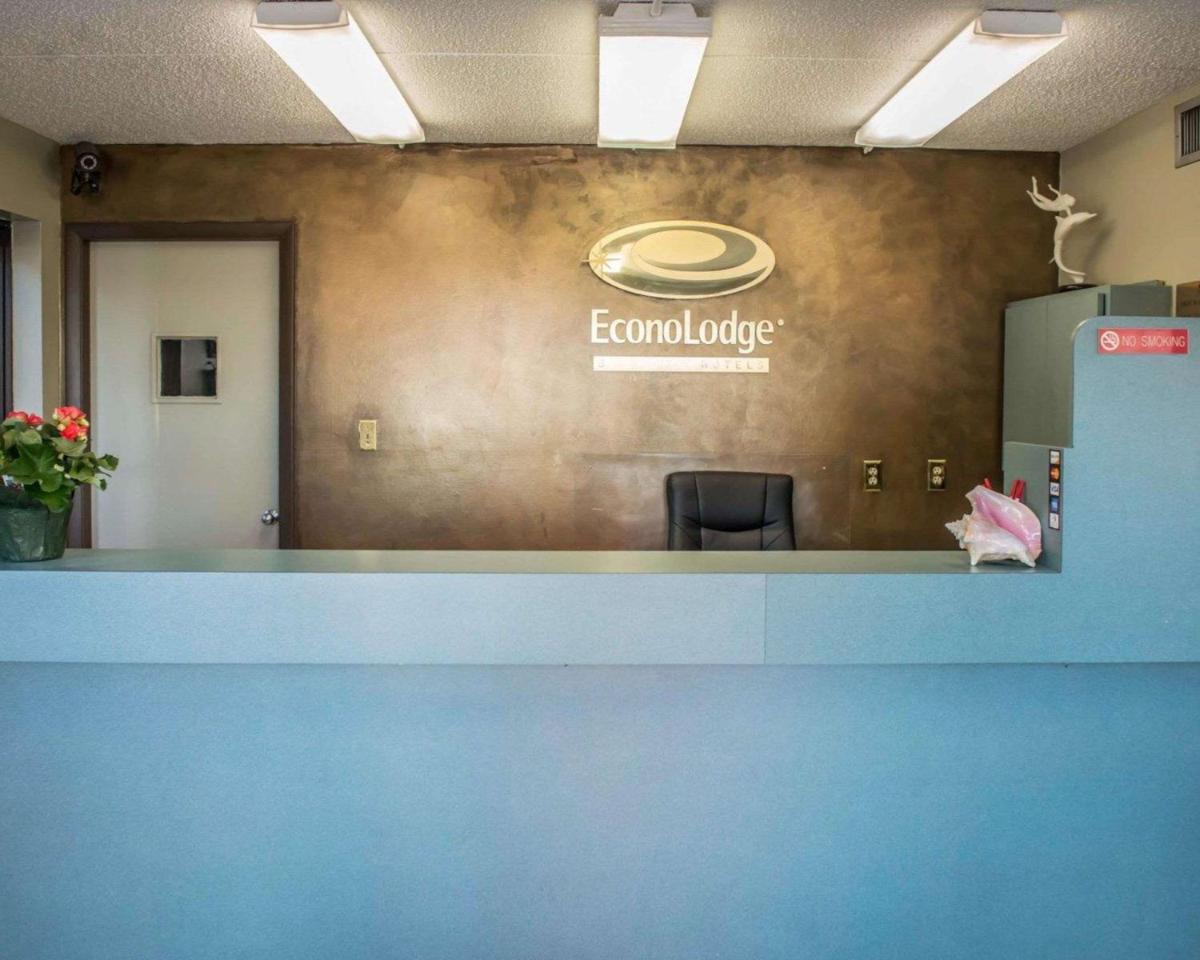 Econo Lodge Panama City - image 6