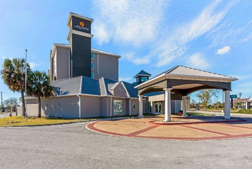 La Quinta Inn & Suites by Wyndham Panama City - image 10