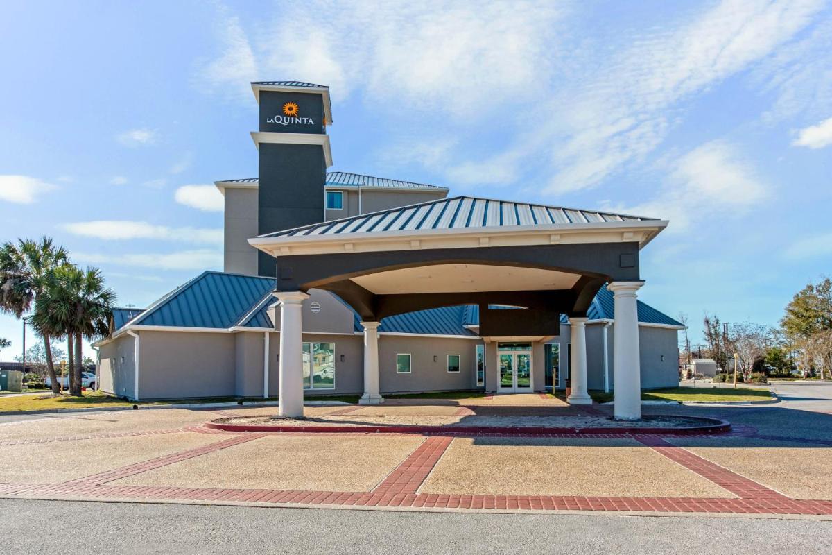 La Quinta Inn & Suites by Wyndham Panama City - image 2