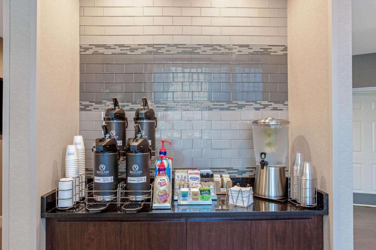 La Quinta Inn & Suites by Wyndham Panama City - image 6