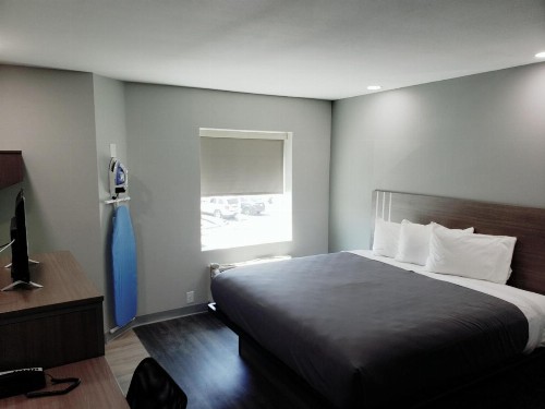 Hathaway Inn - image 3