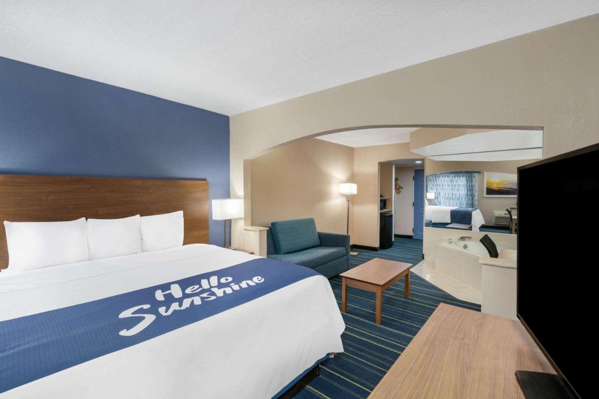 Days Inn by Wyndham Panama City - image 2