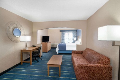 Days Inn by Wyndham Panama City - image 20