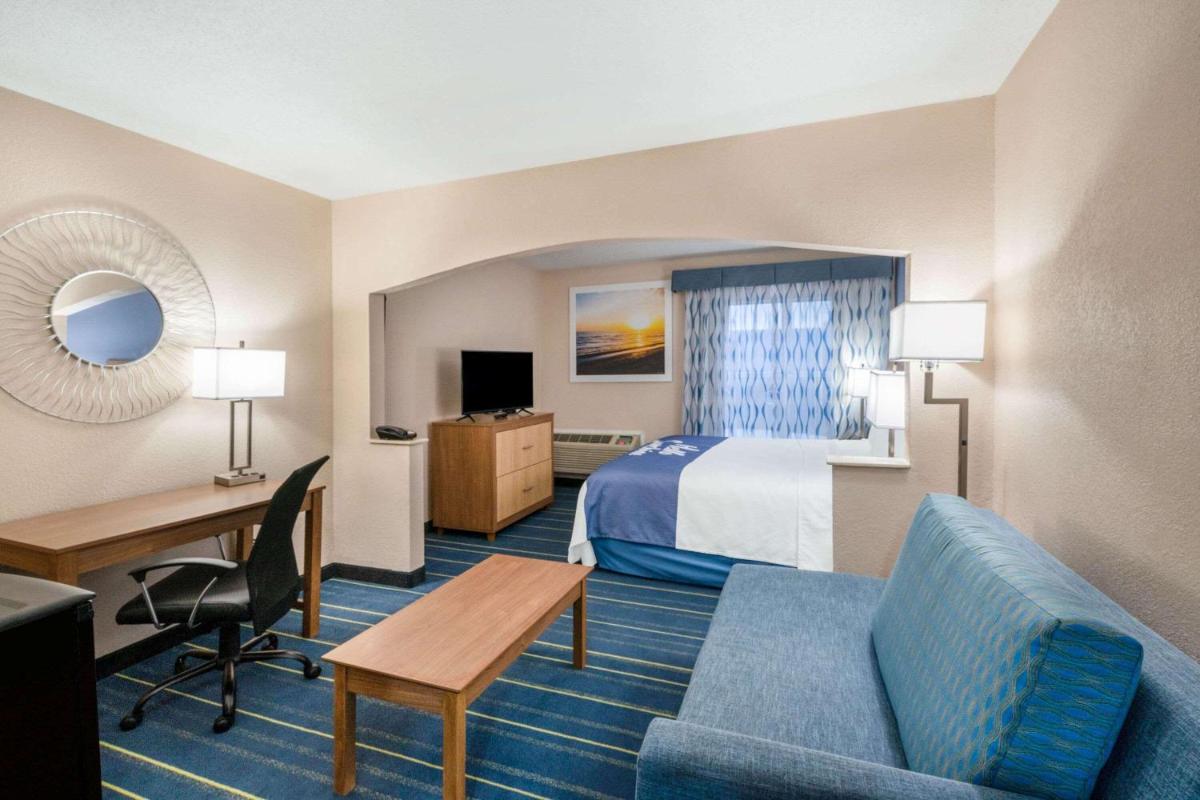 Days Inn by Wyndham Panama City - image 5