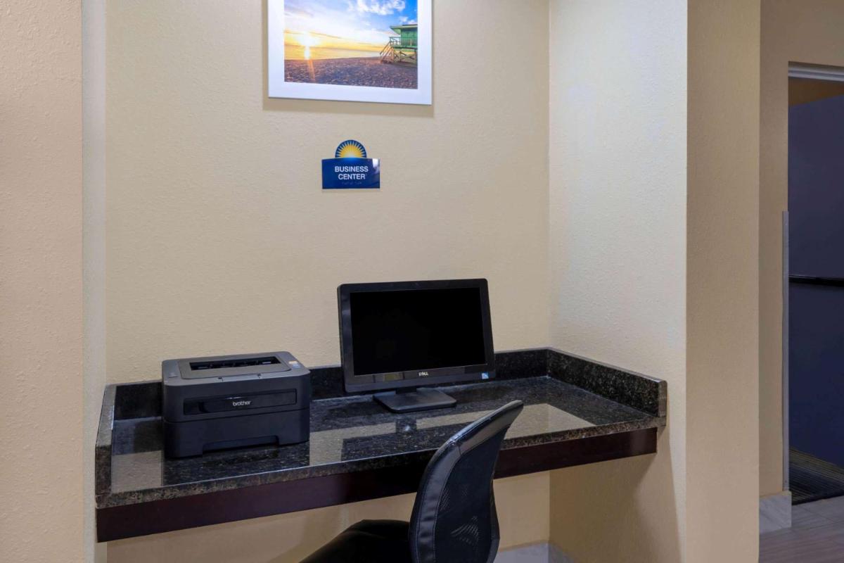 Days Inn by Wyndham Panama City - image 6