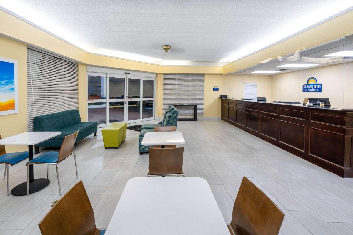 Days Inn by Wyndham Panama City - image 7