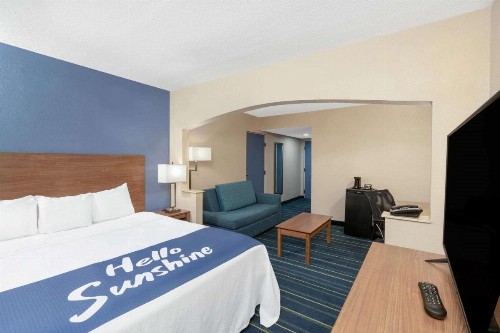 Days Inn by Wyndham Panama City - image 9