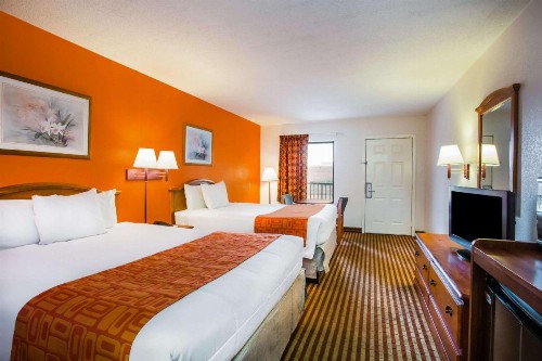 Howard Johnson by Wyndham Panama City - image 13