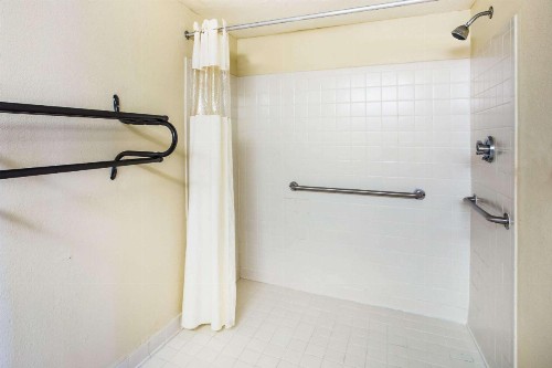 Howard Johnson by Wyndham Panama City - image 3