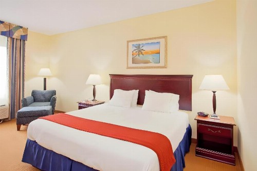 Holiday Inn Express Hotel & Suites Panama City-Tyndall - image 26