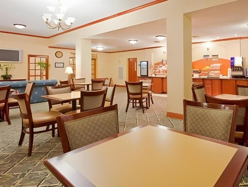 Holiday Inn Express Hotel & Suites Panama City-Tyndall - image 4