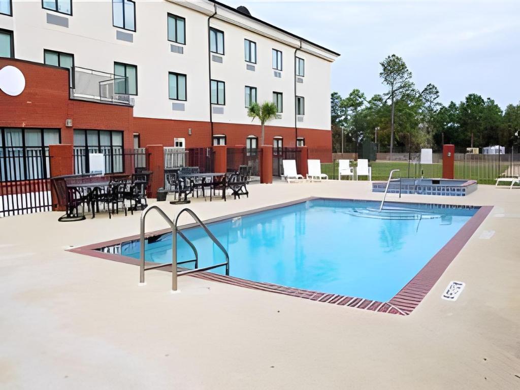Holiday Inn Express Hotel & Suites Panama City-Tyndall - image 7