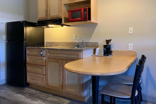 Suburban Extended Stay Hotel near Panama City Beach - image 6