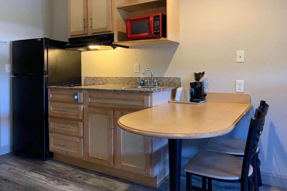 Suburban Extended Stay Hotel near Panama City Beach - image 6