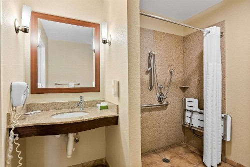 Comfort Suites Panama City near Tyndall AFB - image 10