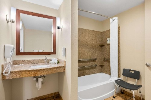 Comfort Suites Panama City near Tyndall AFB - image 14